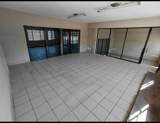 342M² WAREHOUSE TO LET IN POMONA